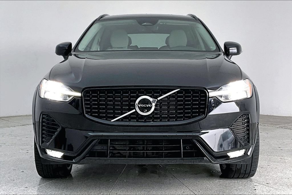 Certified 2024 Volvo XC60 B5 Ultimate w/ Protection Package Premier AWD/4WD image 3