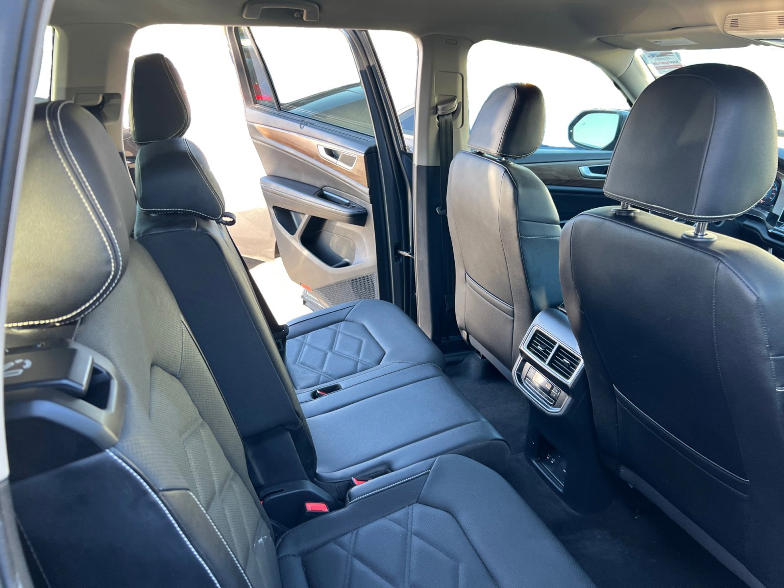 Used 2025 Volkswagen Atlas SE image 11