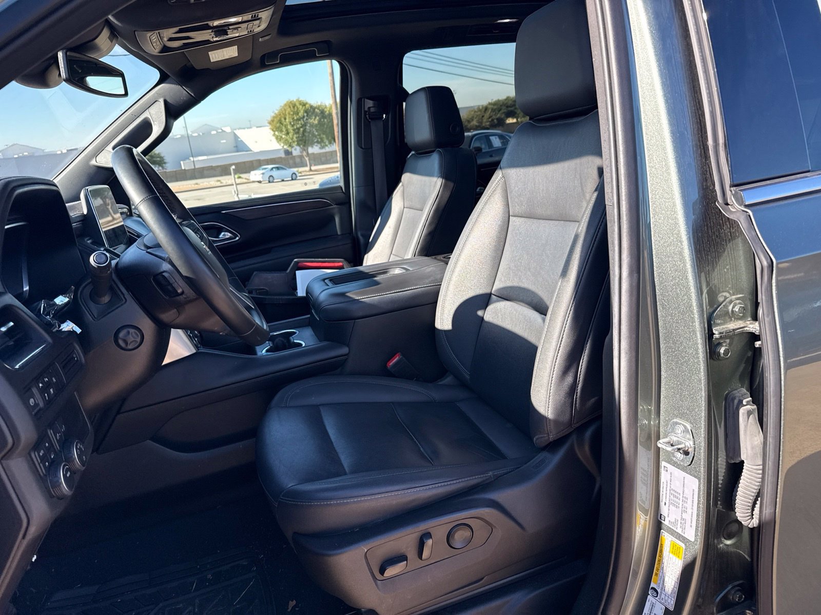 Used 2023 Chevrolet Tahoe LT w/ Luxury Package AWD/4WD image 12