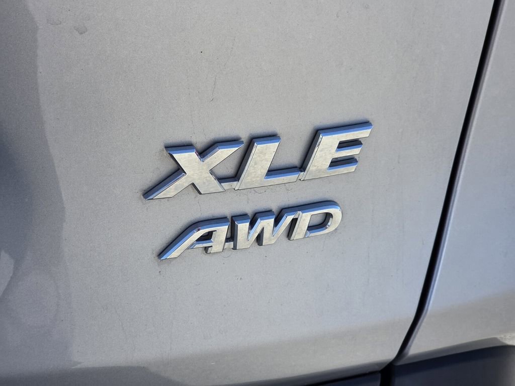 Used 2023 Toyota RAV4 XLE Premium image 11