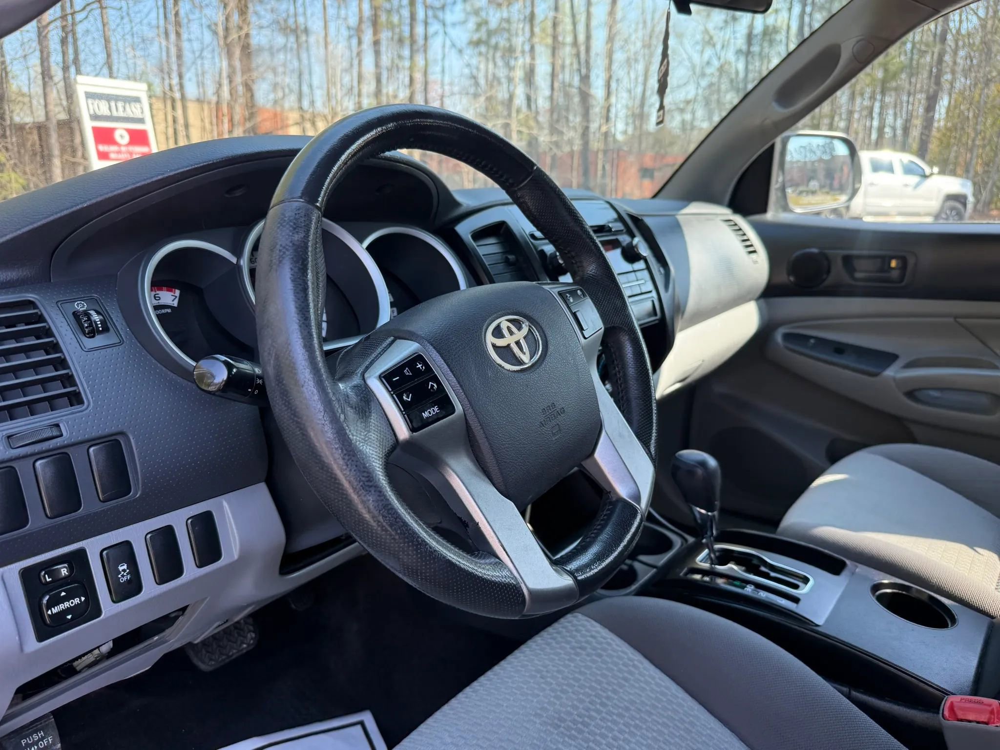 Used 2012 Toyota Tacoma PreRunner w/ Convenience Pkg RWD image 11