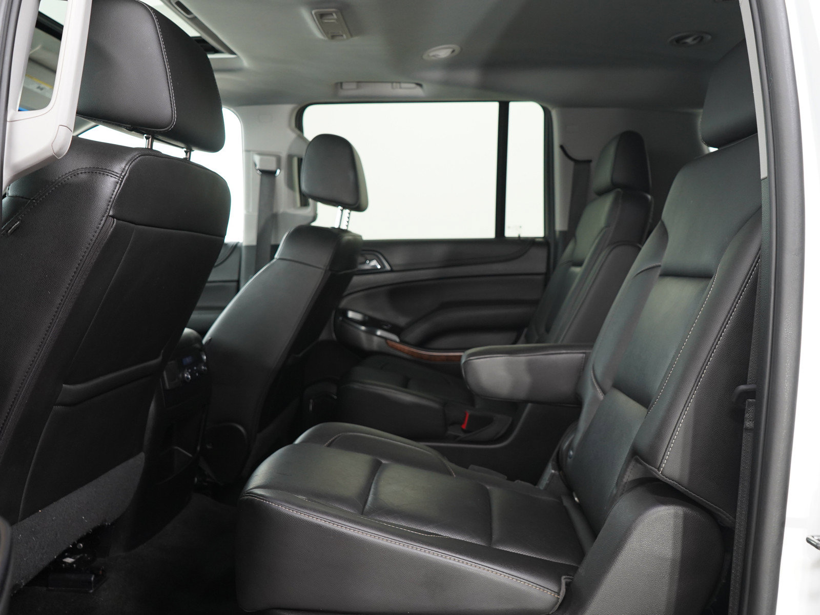 Used 2018 Chevrolet Suburban Premier w/ RST Edition AWD/4WD image 17
