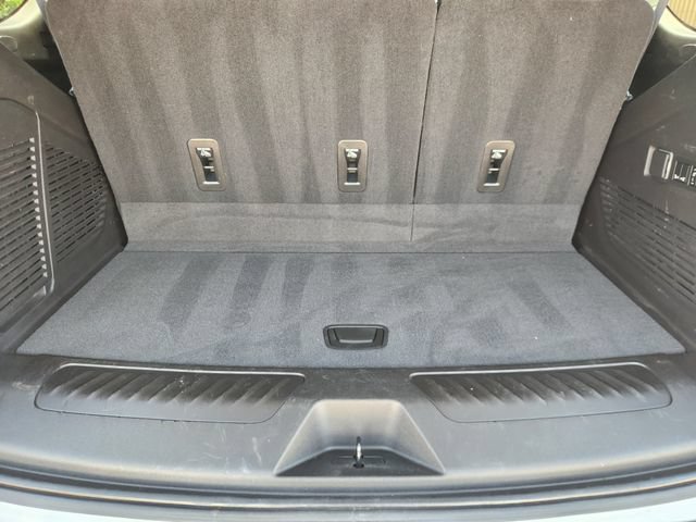 Used 2021 Chevrolet Tahoe LT w/ Luxury Package RWD image 33
