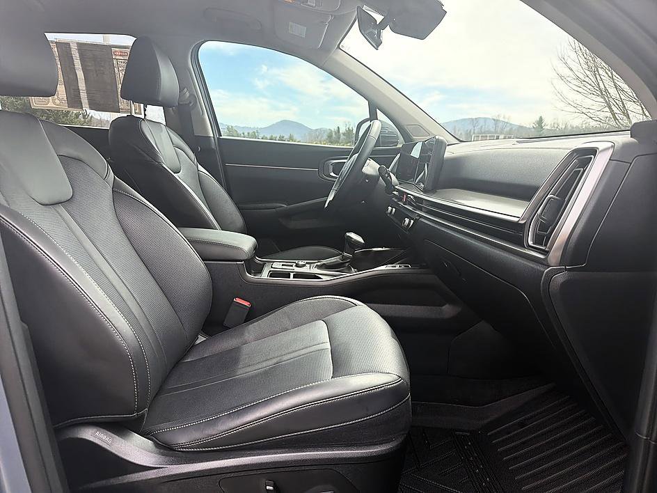 Used 2025 Kia Sorento EX image 20