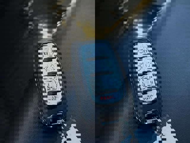 Used 2023 Chrysler Pacifica Touring-L image 30