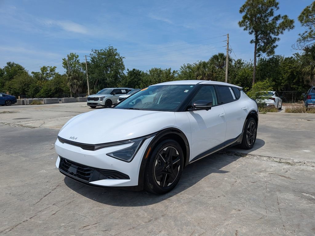Certified 2025 Kia EV6 Wind RWD image 4