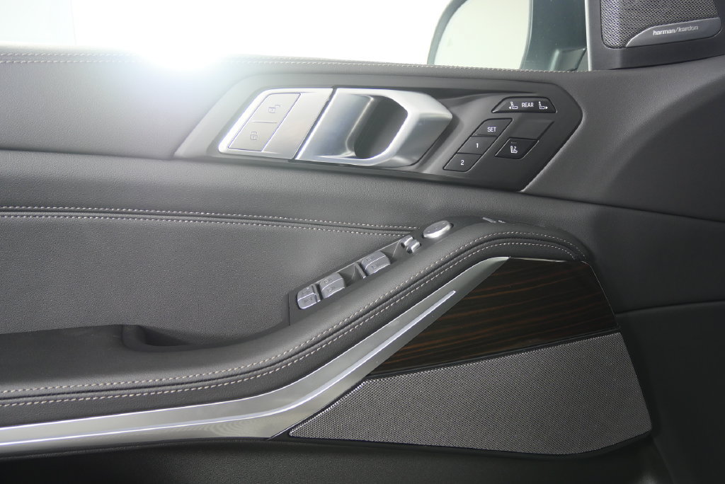 Certified 2027 BMW X7 xDrive40i w/ Premium Package AWD/4WD image 8