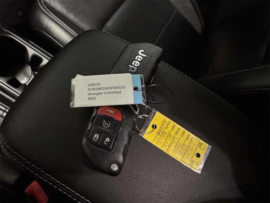 Used 2019 Jeep Wrangler Unlimited Sahara w/ Quick Order Package 24M Moab image 32