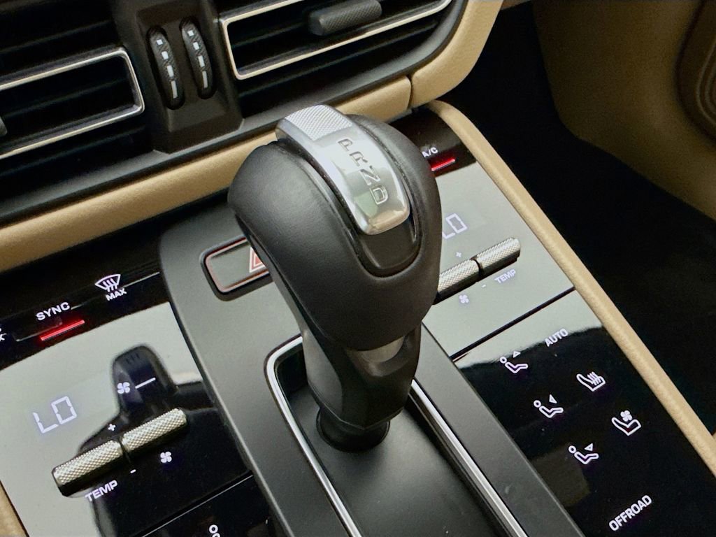 Certified 2023 Porsche Macan Turbo image 21