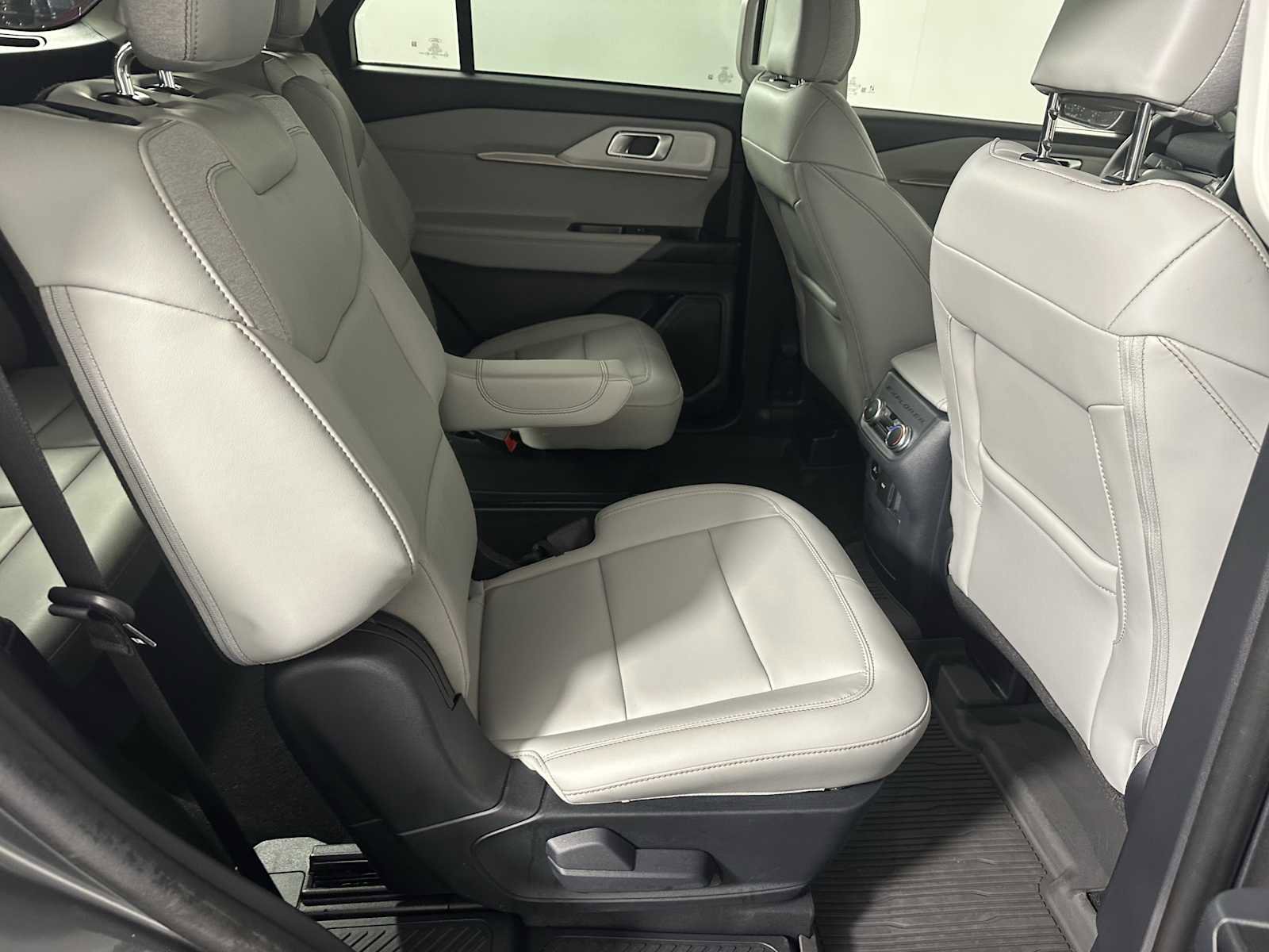 Used 2025 Ford Explorer Active w/ Active Comfort Package AWD/4WD image 15