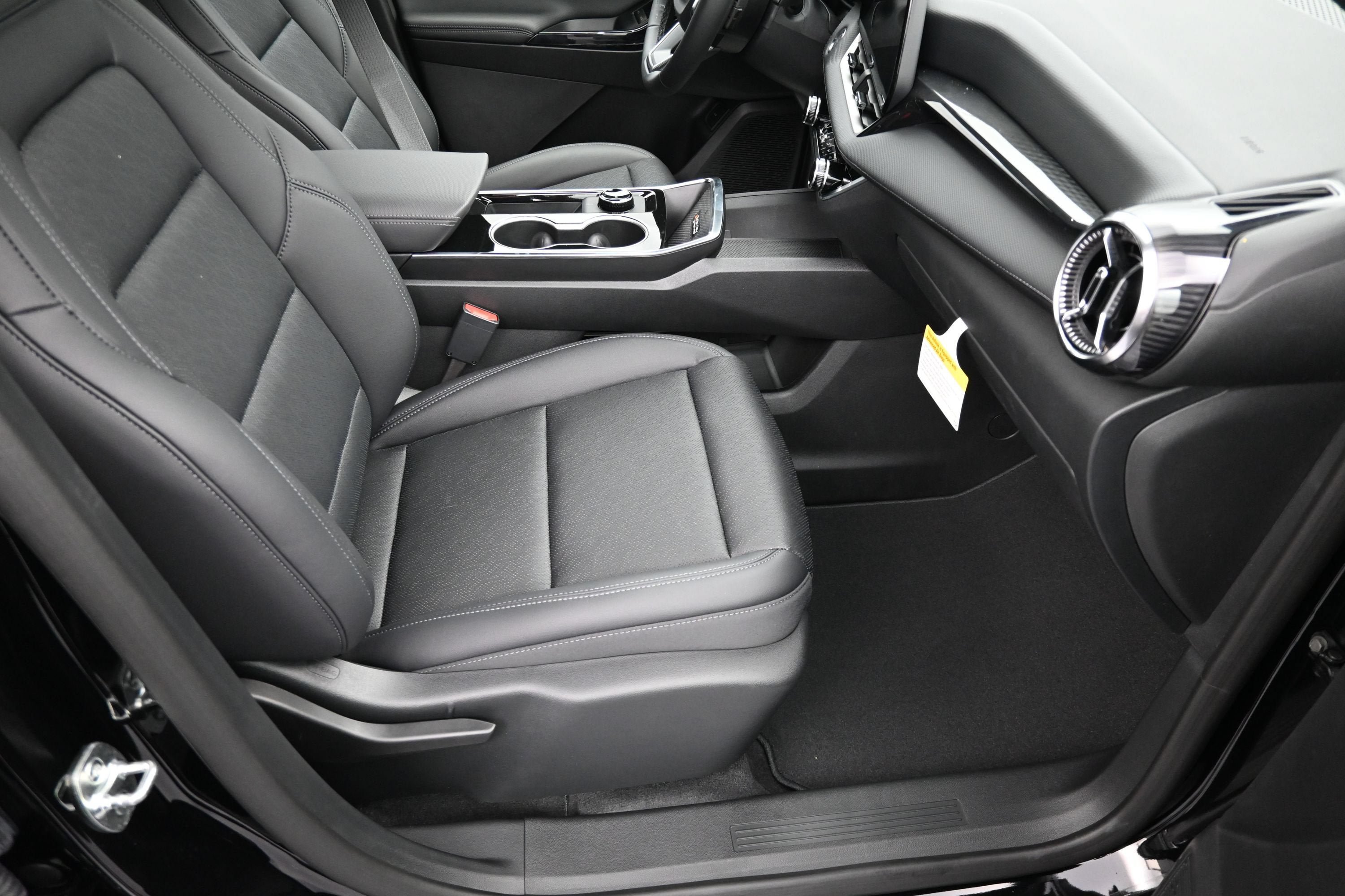 New 2027 Chevrolet Equinox LT w/ Convenience Package II FWD image 35