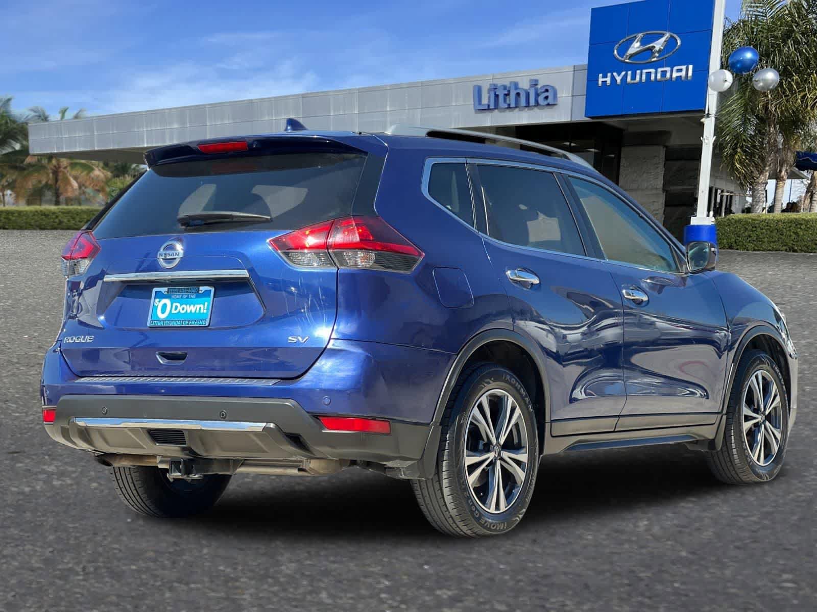 Used 2019 Nissan Rogue SV w/ Premium Package FWD image 3