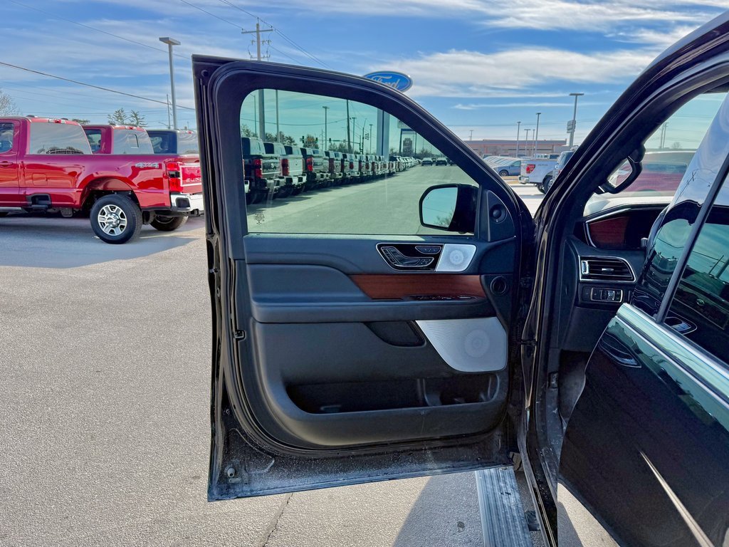 Used 2022 Lincoln Navigator L Reserve image 13