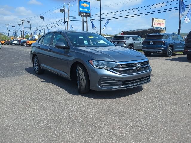 Used 2024 Volkswagen Jetta SE FWD image 4
