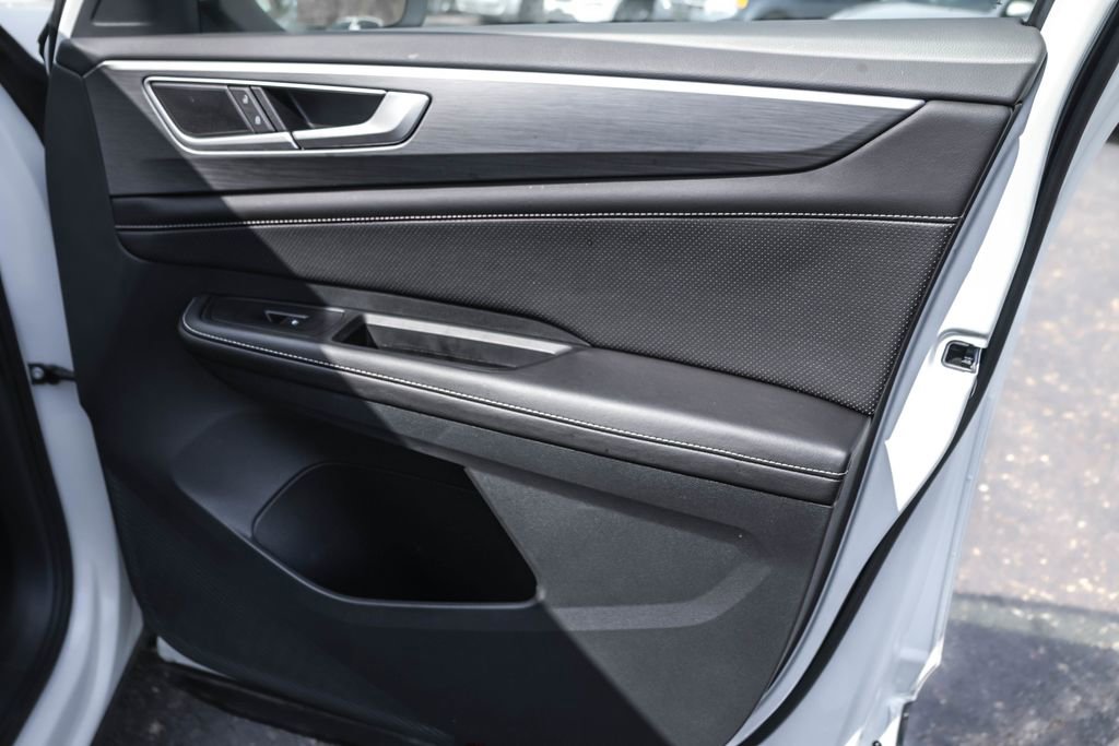 Certified 2025 Volkswagen Atlas Cross Sport SE image 38