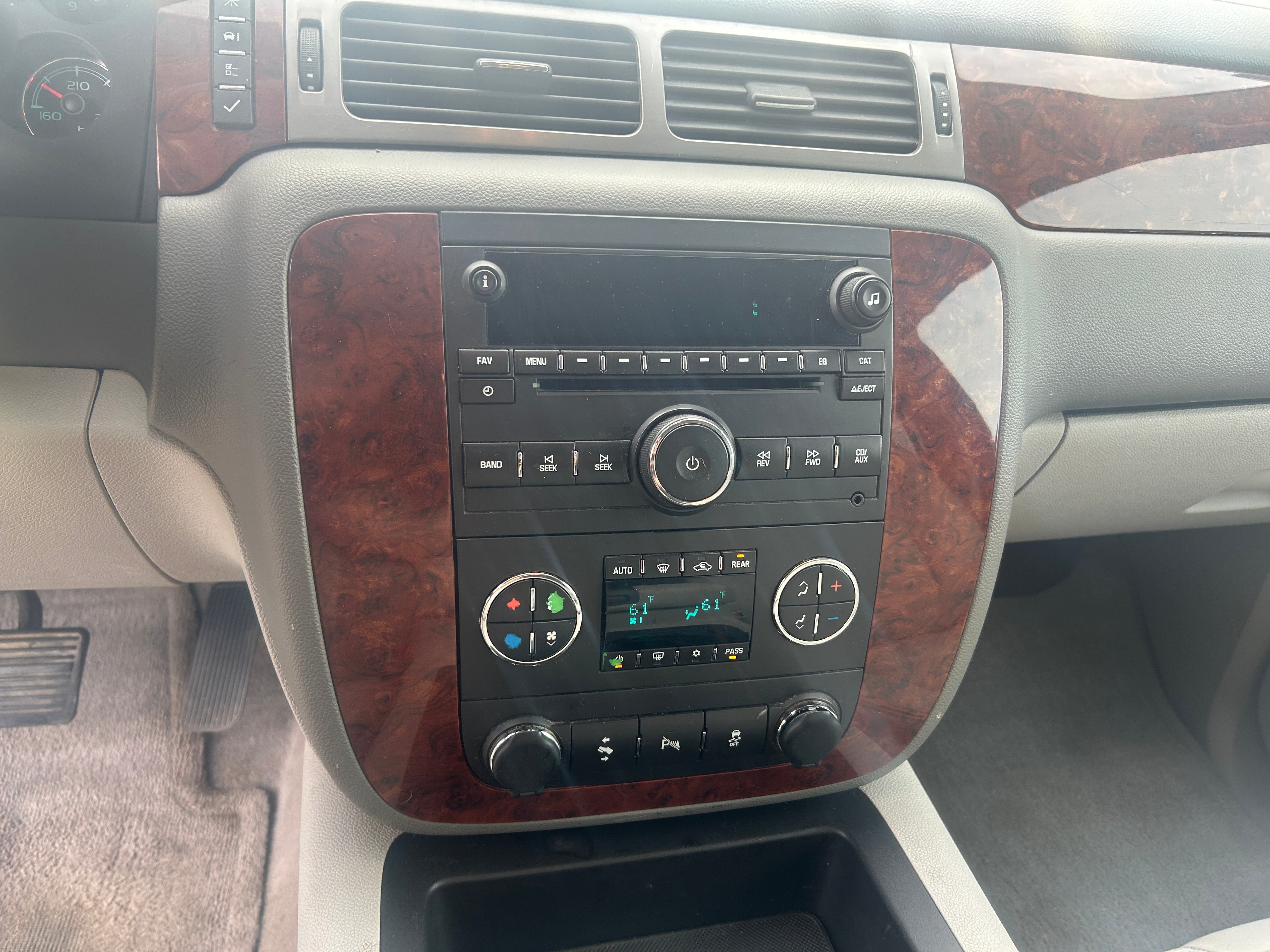 Used 2012 Chevrolet Suburban LT w/ Luxury Package AWD/4WD image 21