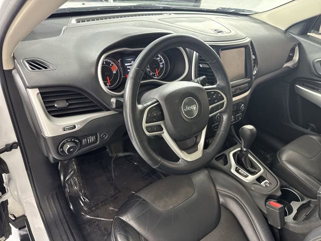 Used 2018 Jeep Cherokee Latitude Plus w/ Comfort/Convenience Group FWD image 23