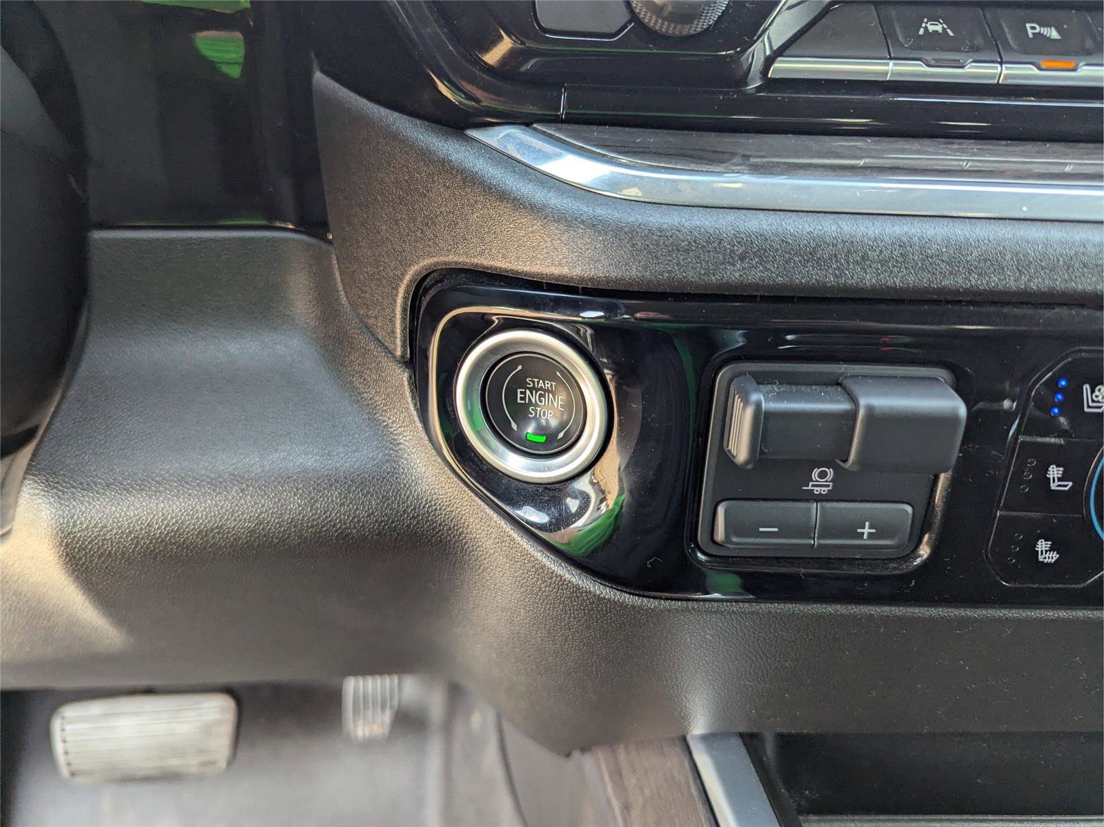 Used 2024 Chevrolet Silverado 1500 LTZ w/ LTZ Convenience Package II image 28