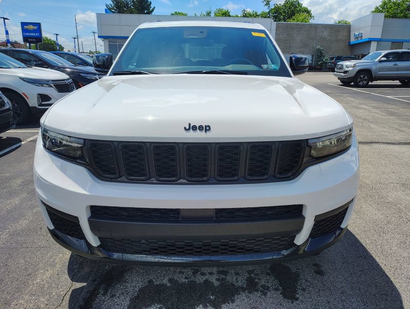 Used 2025 Jeep Grand Cherokee L Altitude AWD/4WD image 2