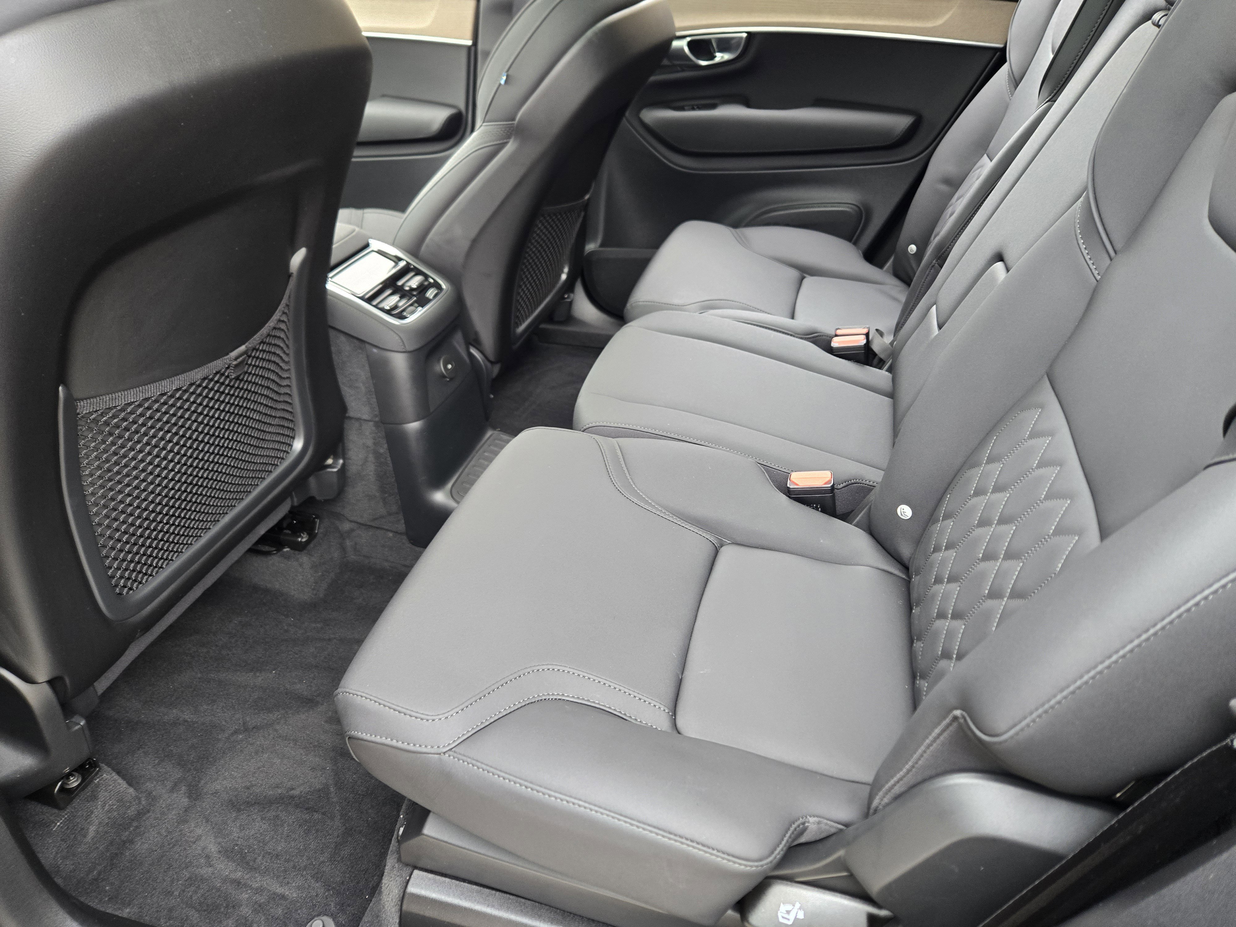 New 2025 Volvo XC90 T8 Core w/ Protection Package image 27