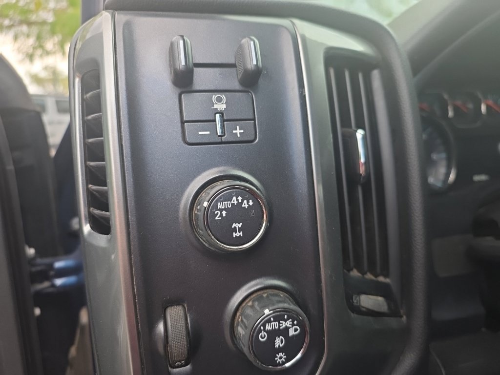 Used 2018 Chevrolet Silverado 1500 LT w/ All Star Edition AWD/4WD image 17