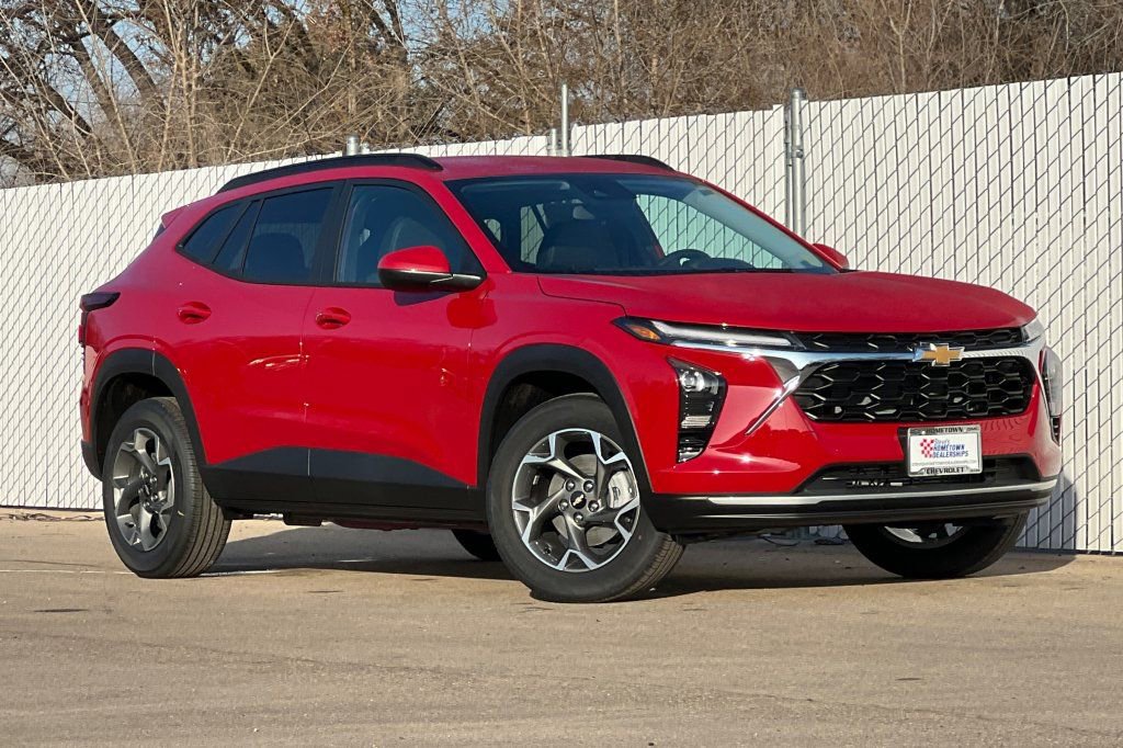 New 2026 Chevrolet Trax LT w/ Driver Confidence Package image 2