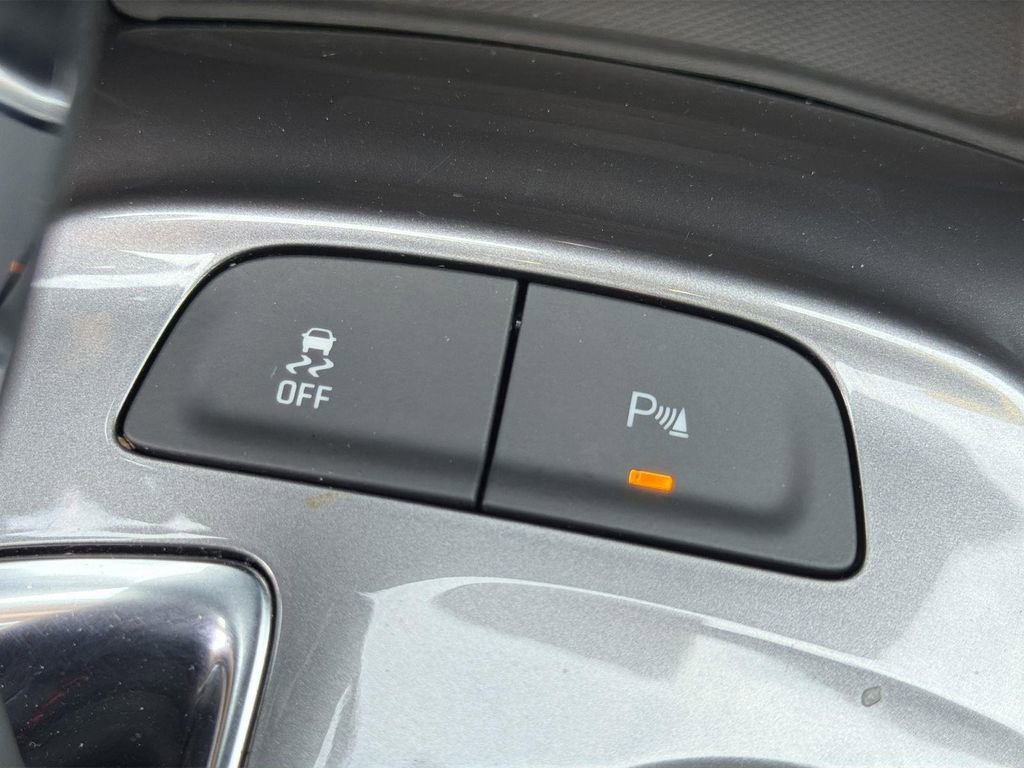 Used 2025 Chevrolet Malibu RS image 16