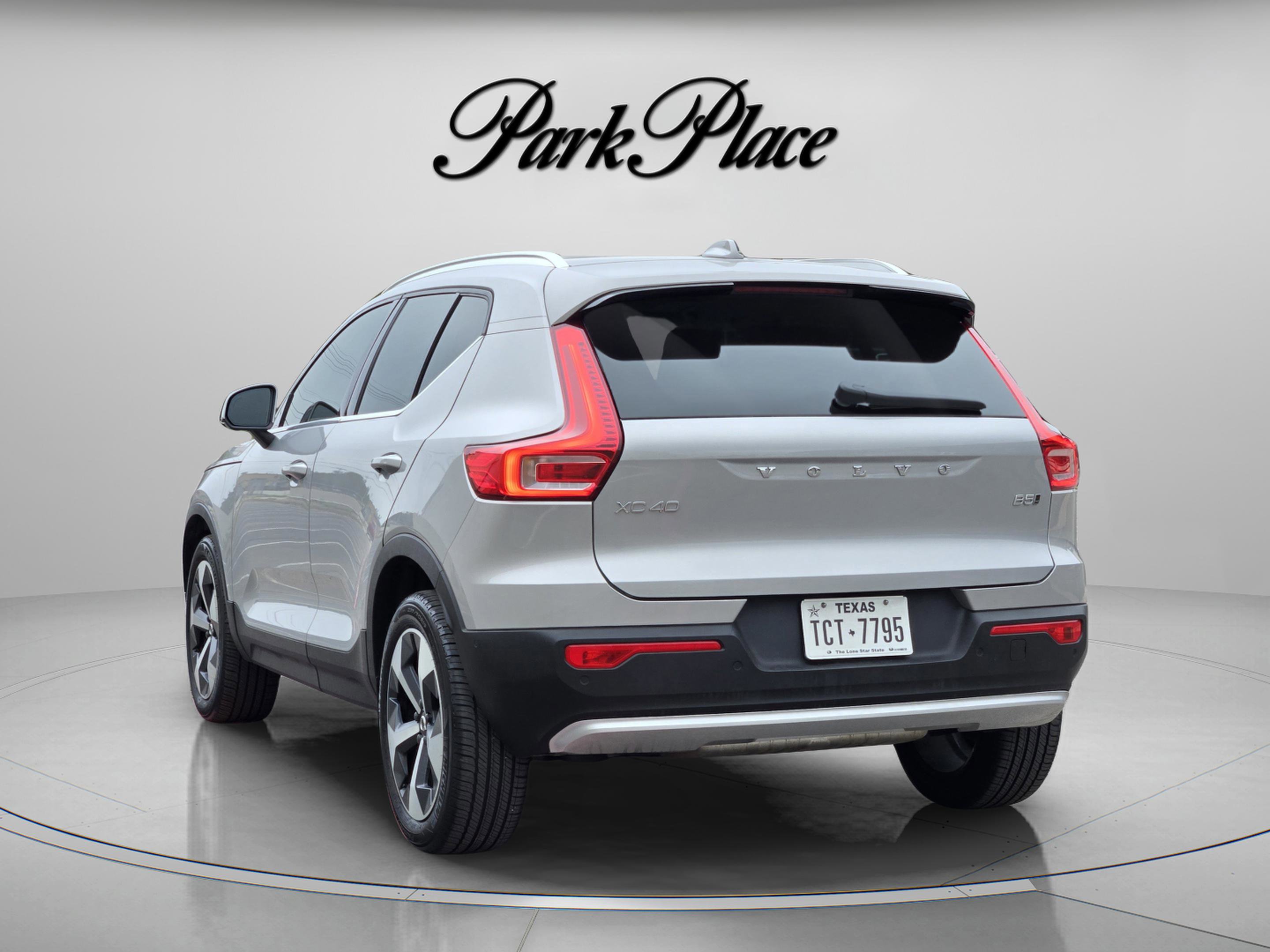 Used 2023 Volvo XC40 B5 Plus w/ Protection Package Premier AWD/4WD image 3