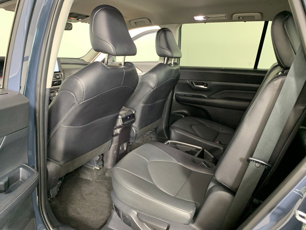 Used 2025 Toyota Grand Highlander AWD image 37