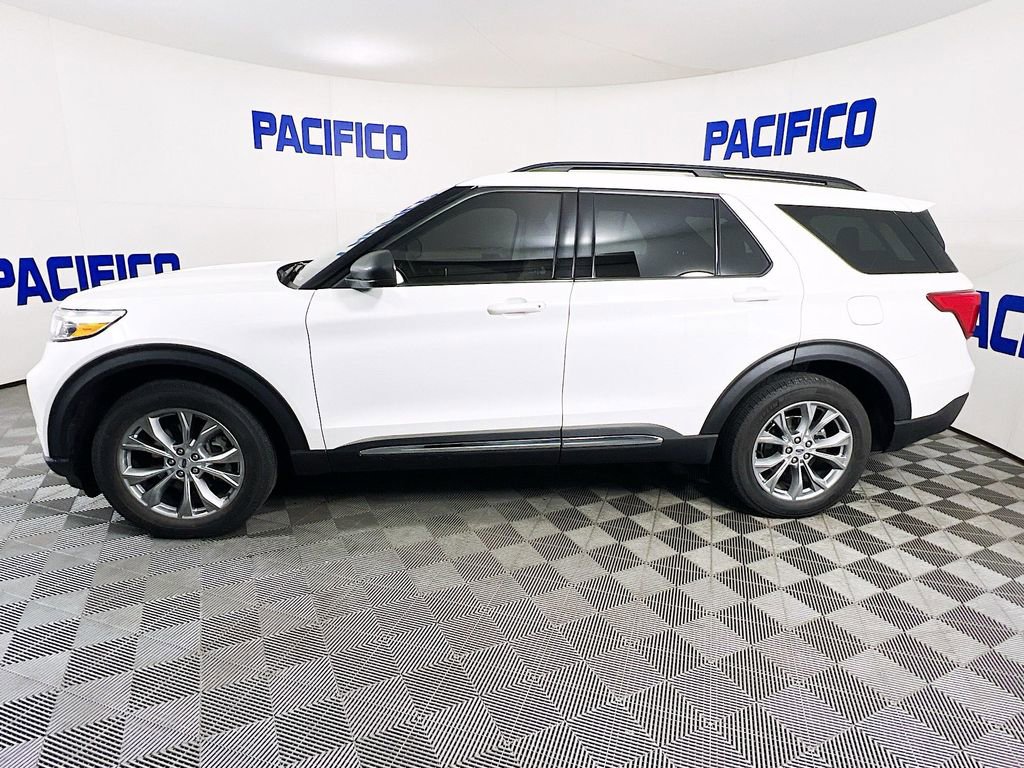 Certified 2023 Ford Explorer XLT w/ Equipment Group 202A AWD/4WD image 5