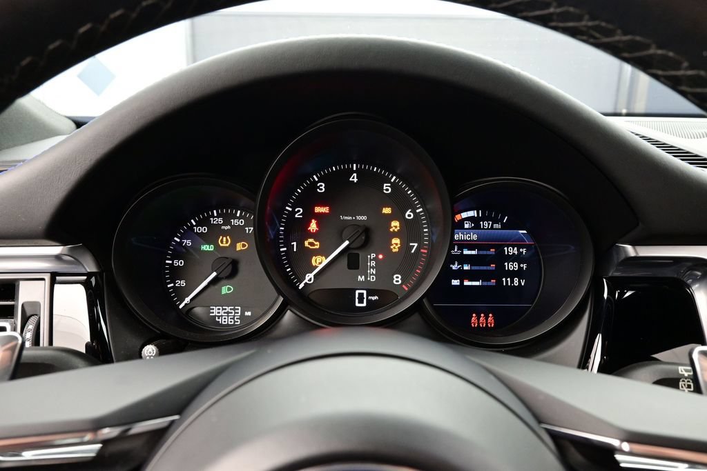 Certified 2023 Porsche Macan AWD/4WD image 9