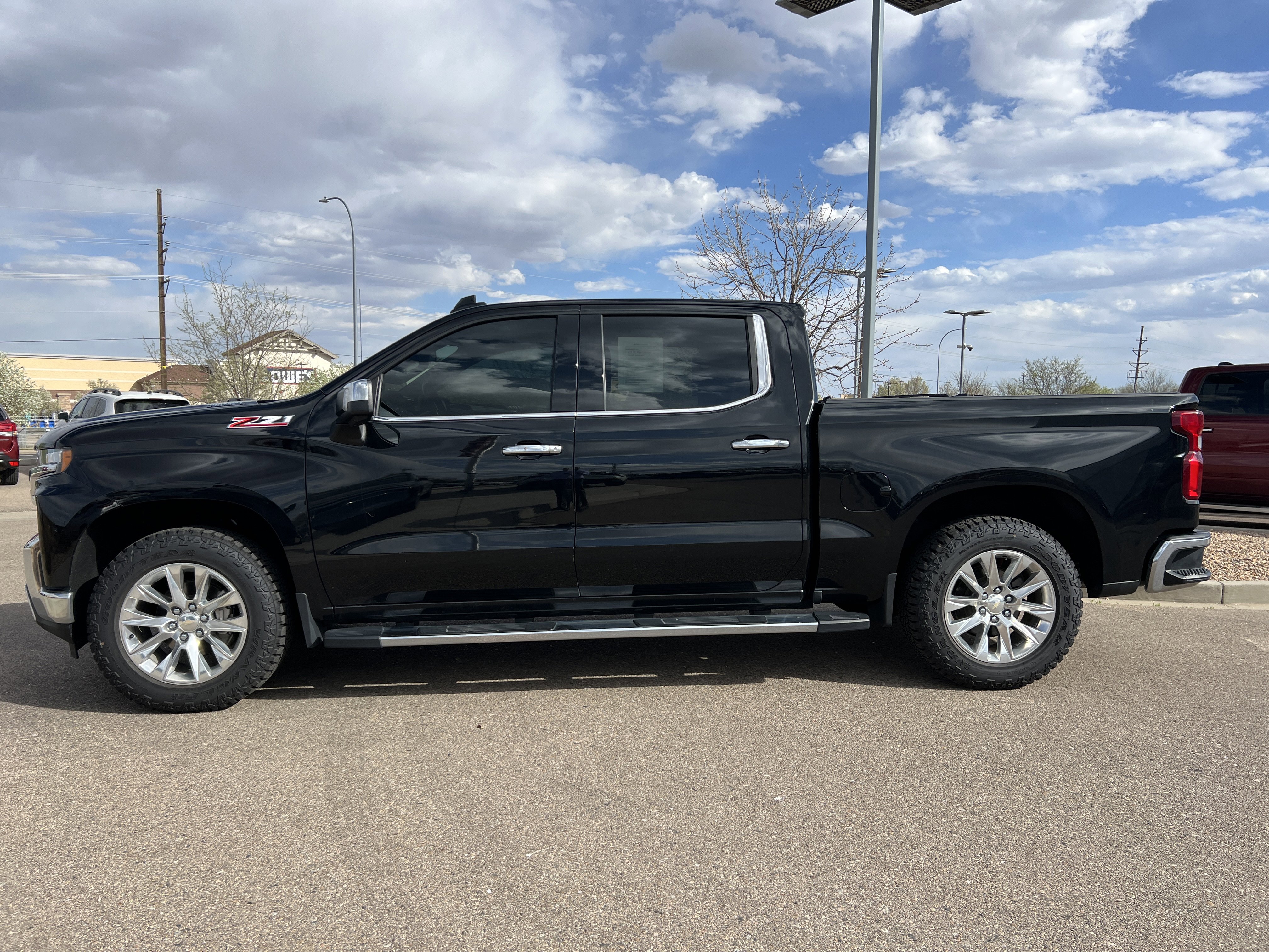 Used 2020 Chevrolet Silverado 1500 LTZ w/ LTZ Premium Package AWD/4WD image 10