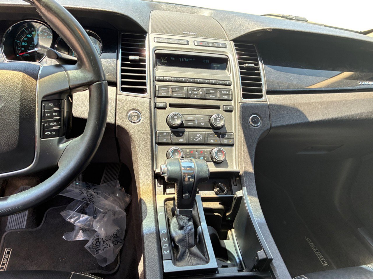 Used 2010 Ford Taurus Limited FWD image 18