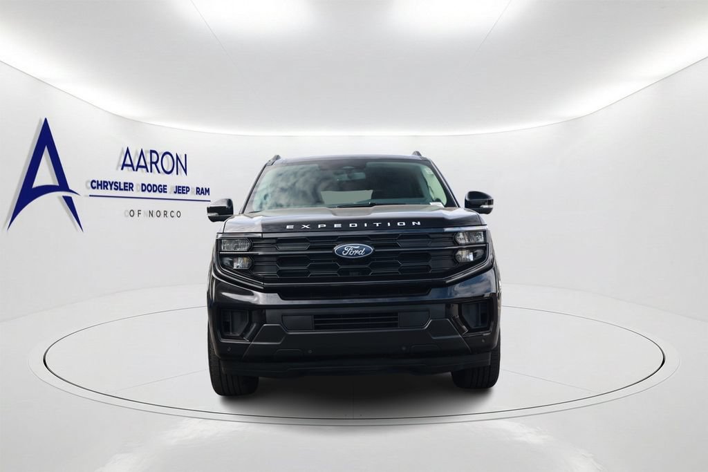 Used 2025 Ford Expedition Active RWD image 2