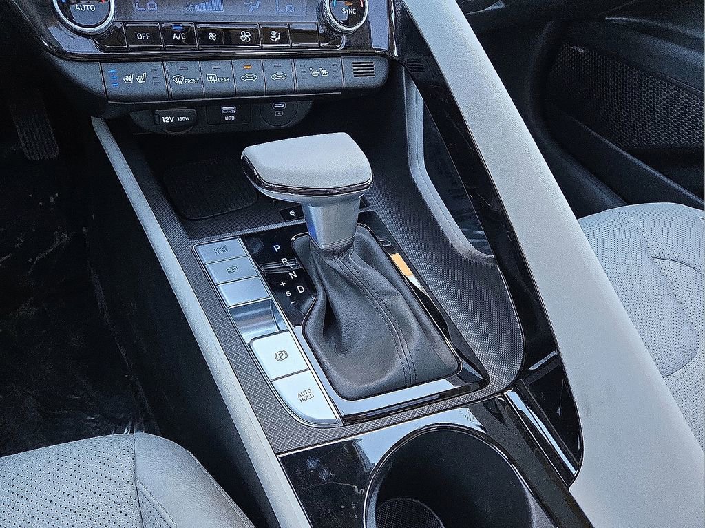 Used 2025 Hyundai Elantra Limited image 31