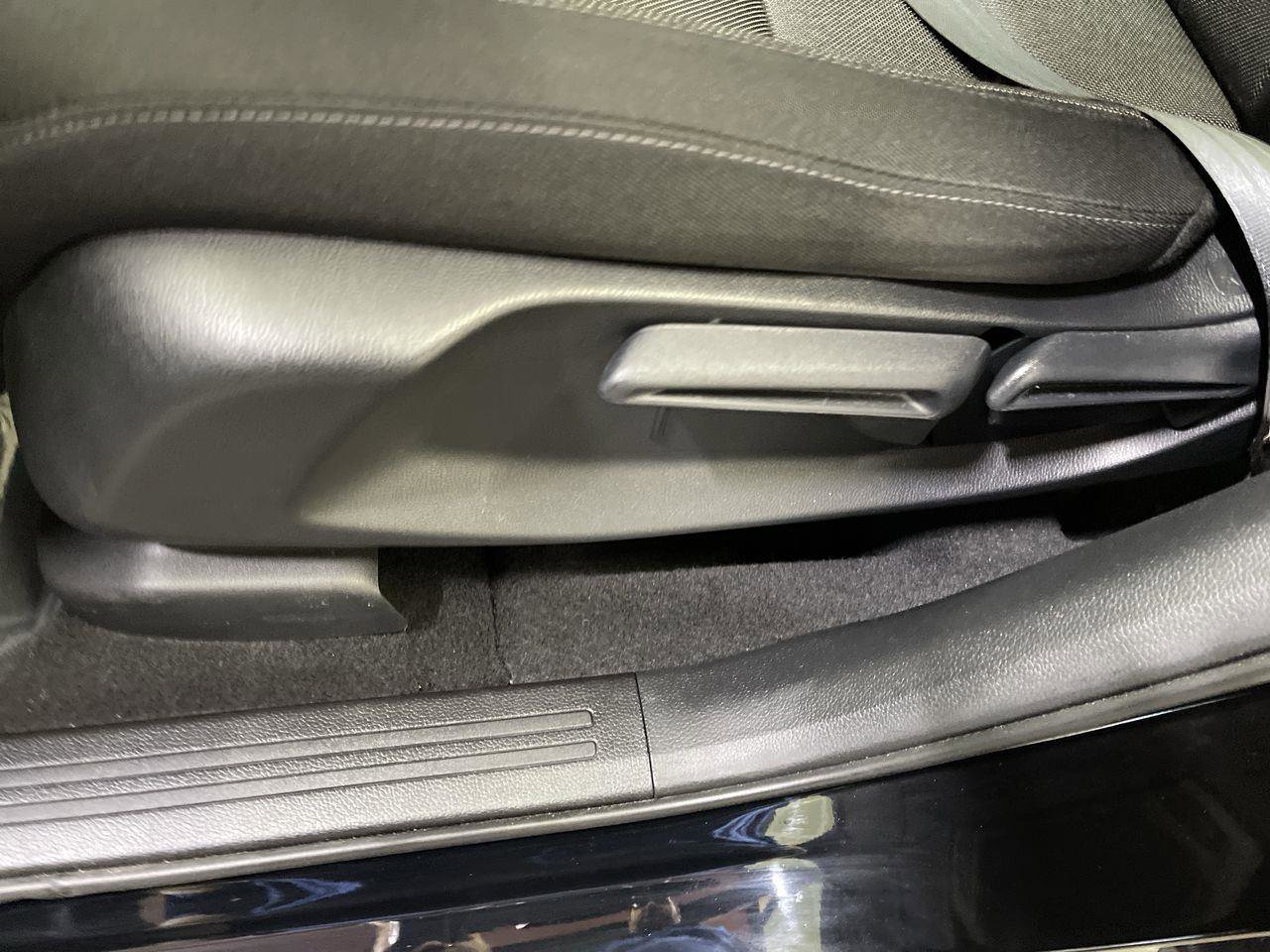 Used 2025 Honda CR-V LX image 12