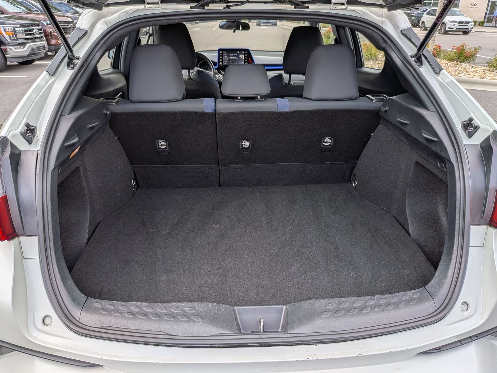 Used 2020 Toyota C-HR XLE FWD image 31