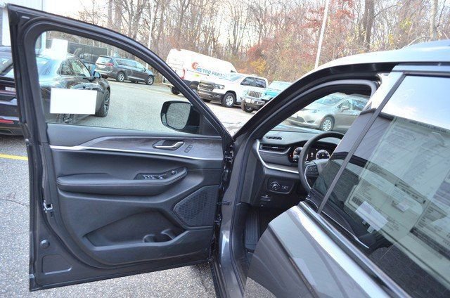 New 2025 Jeep Grand Cherokee Limited w/ Luxury Tech Group II image 12