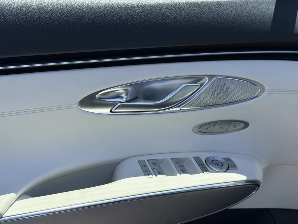 Certified 2023 Genesis Electrified GV70 AWD/4WD image 17