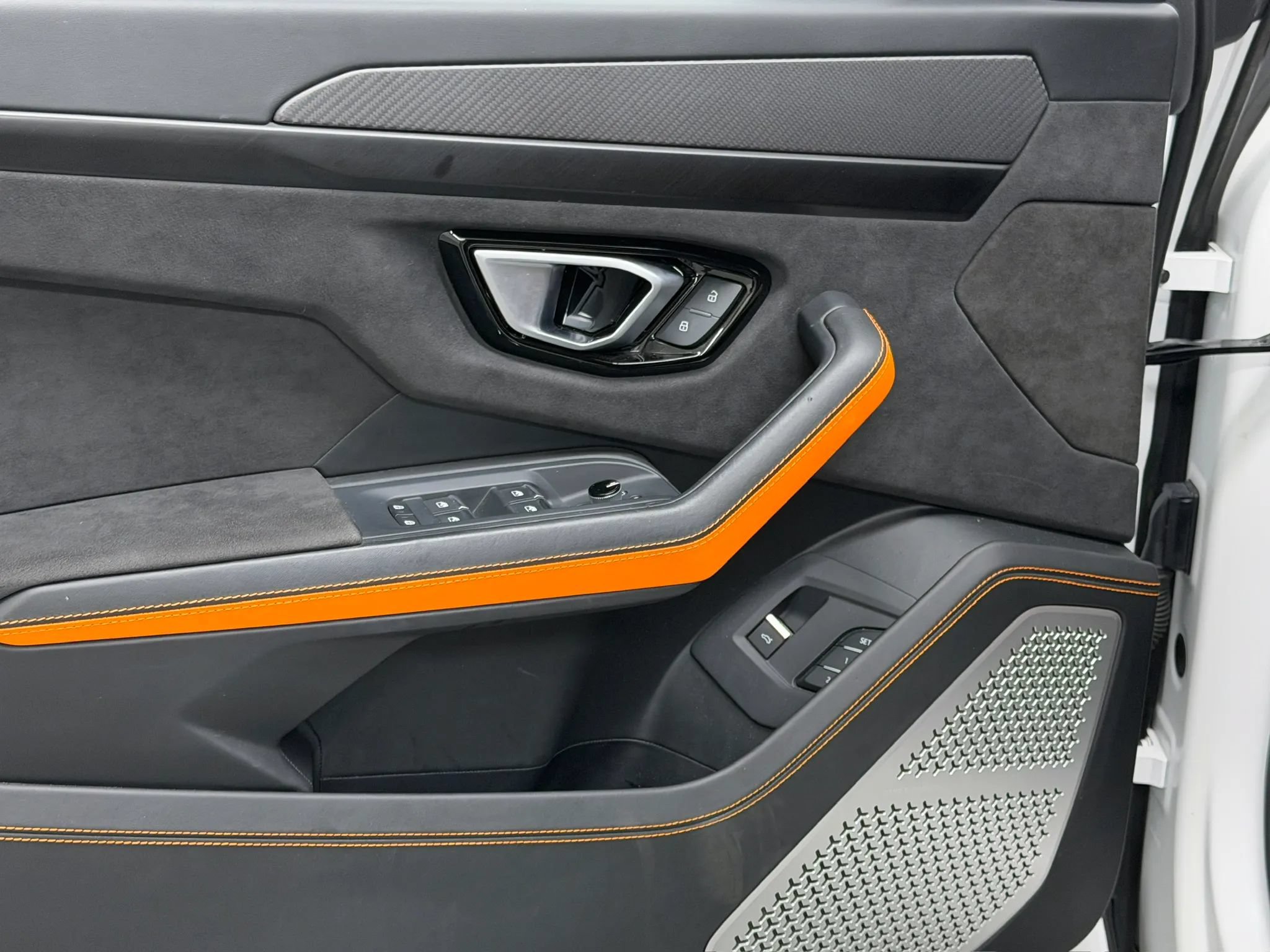 Used 2022 Lamborghini Urus AWD/4WD image 69