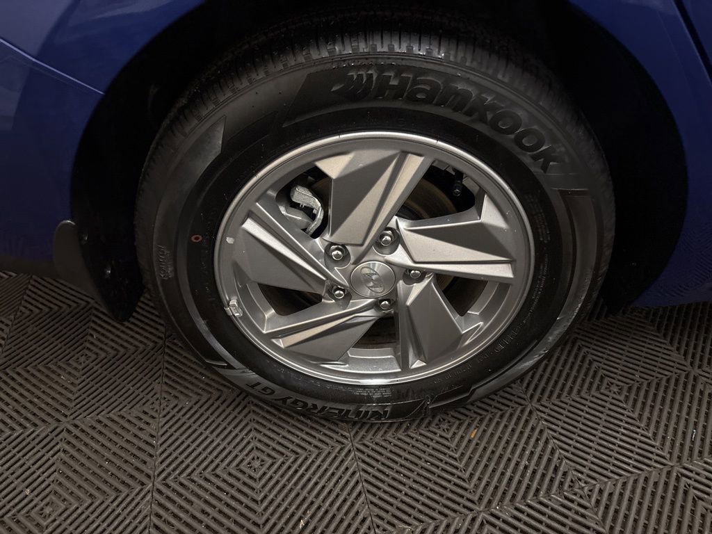 Certified 2025 Hyundai Elantra SE image 27