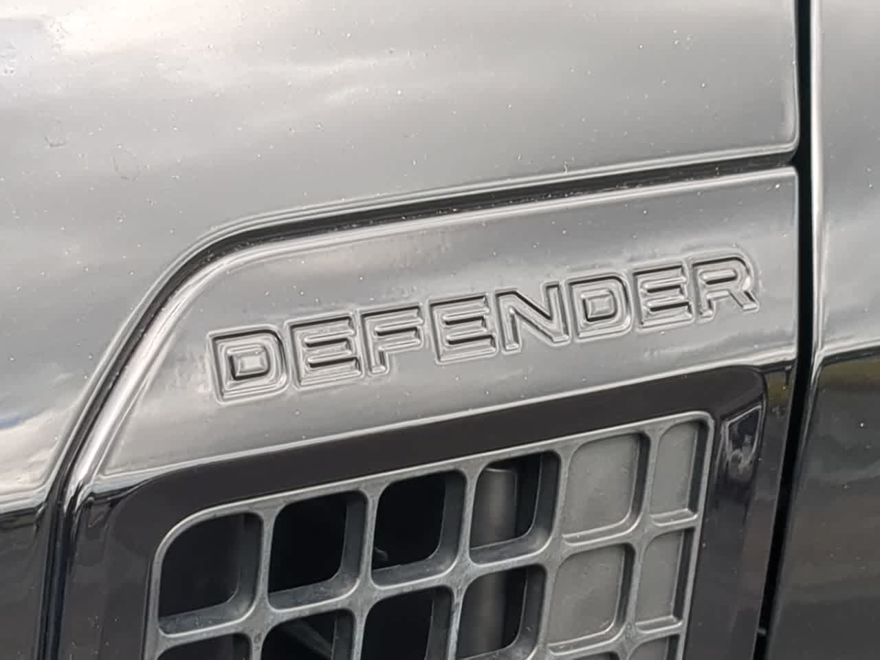 Certified 2025 Land Rover Defender 110 V8 AWD/4WD image 13