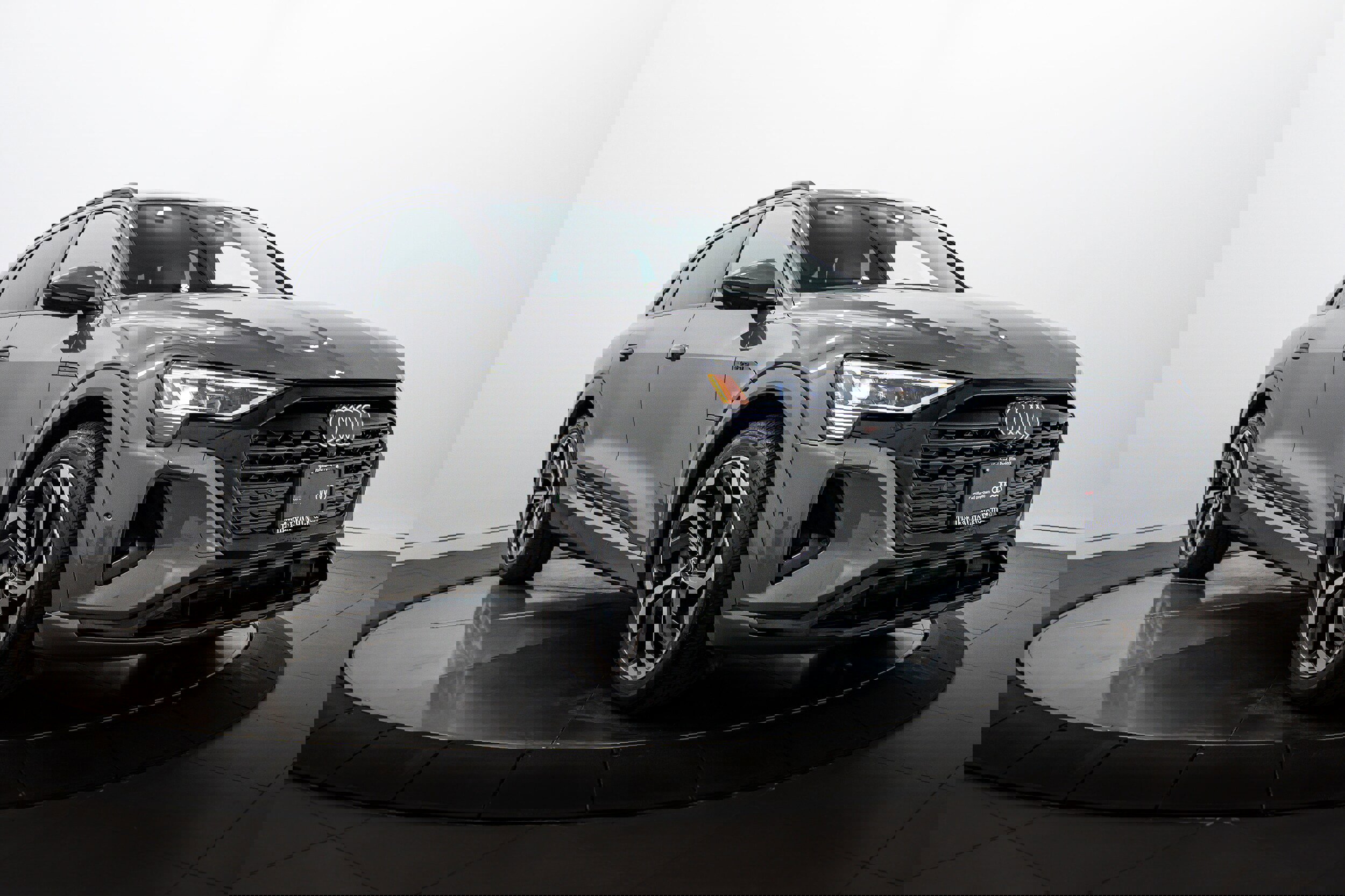 Certified 2024 Audi Q8 e-tron Premium Plus image 2