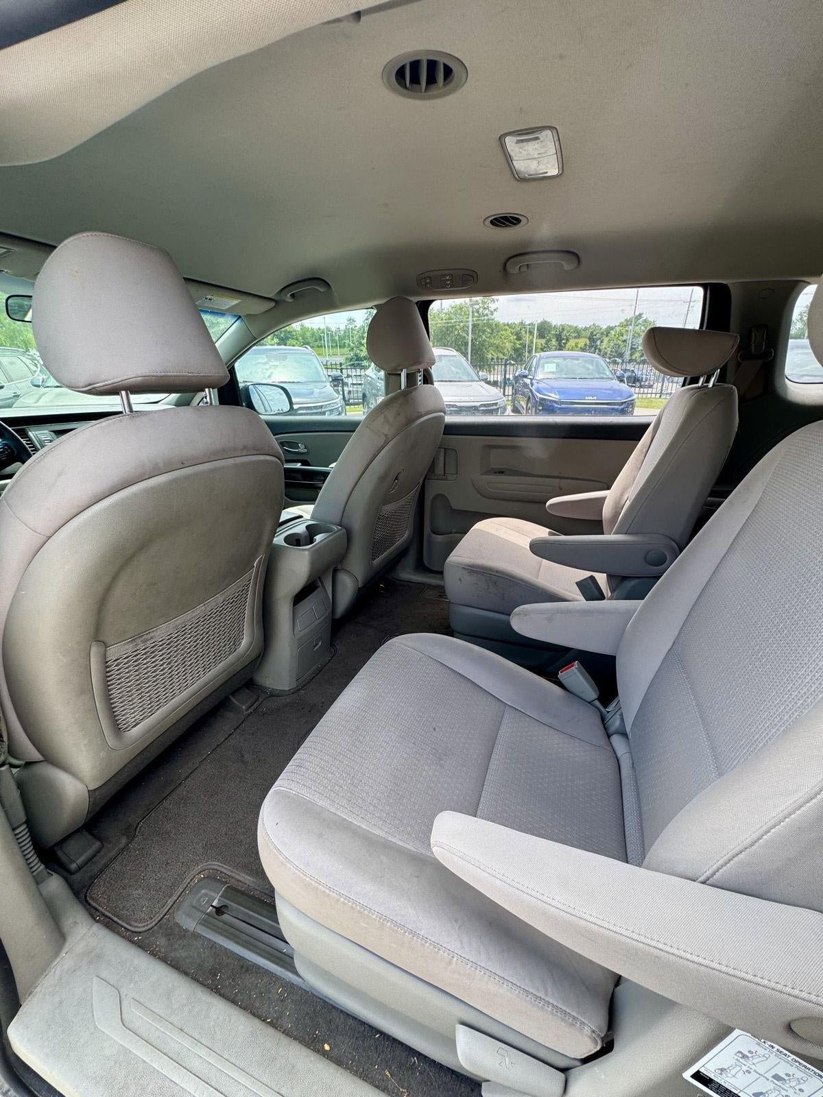 Used 2017 Kia Sedona L FWD image 15