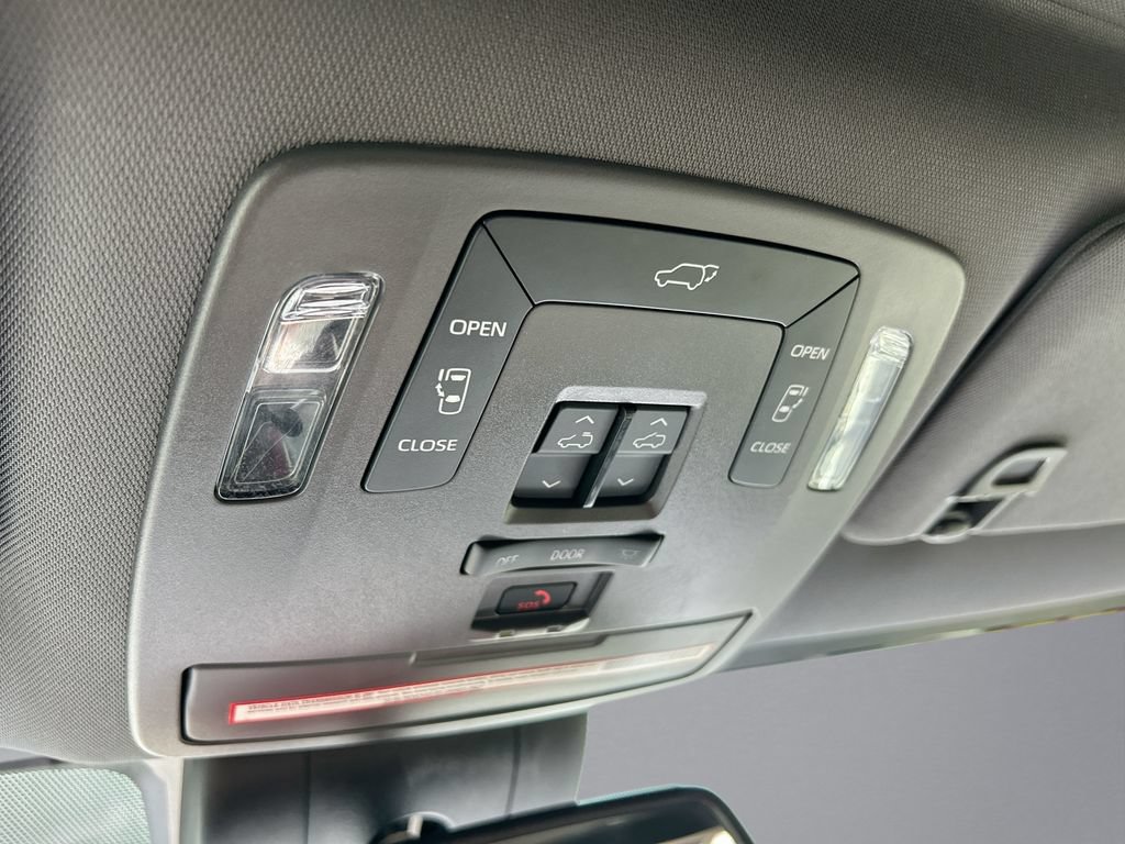 Certified 2021 Toyota Sienna XLE FWD image 27