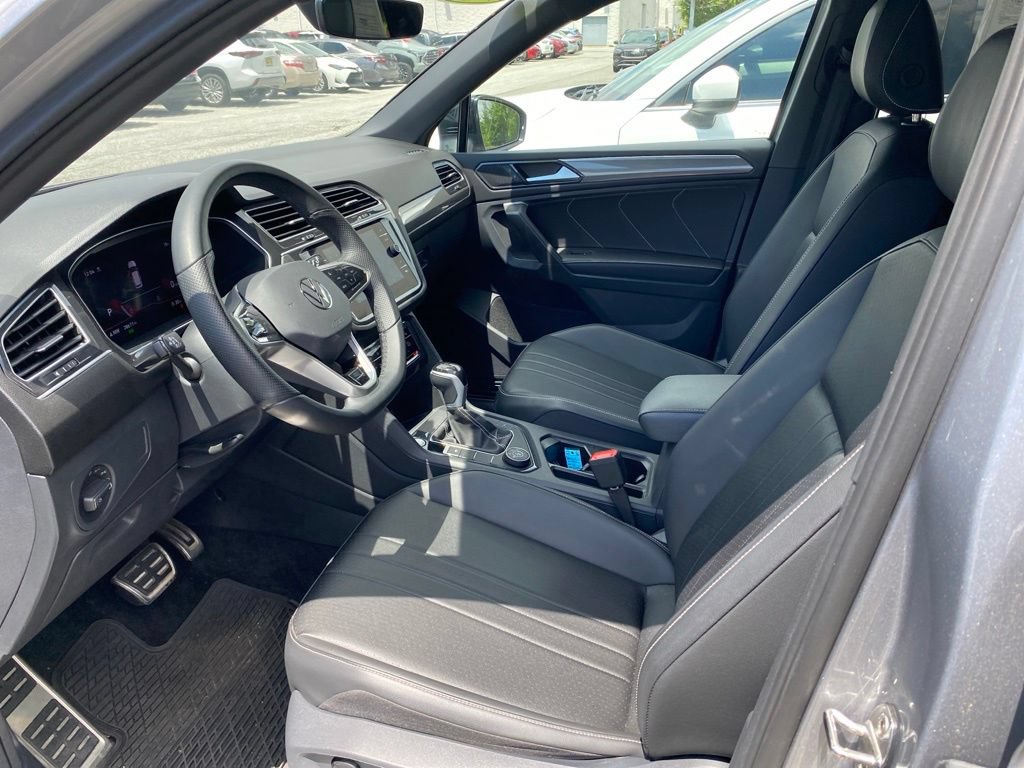 Used 2024 Volkswagen Tiguan SE R-Line AWD/4WD image 5