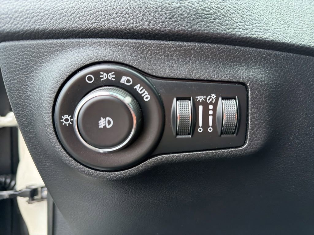 Used 2018 Jeep Compass Limited w/ Navigation Group image 47