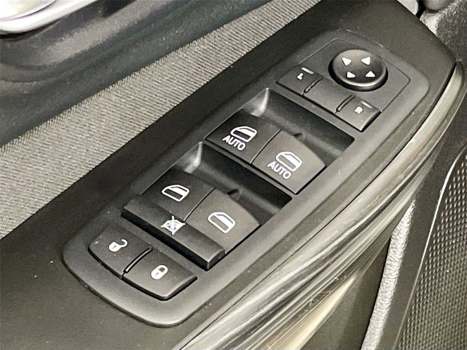 Used 2014 Jeep Cherokee Latitude w/ Cold Weather Group FWD image 19