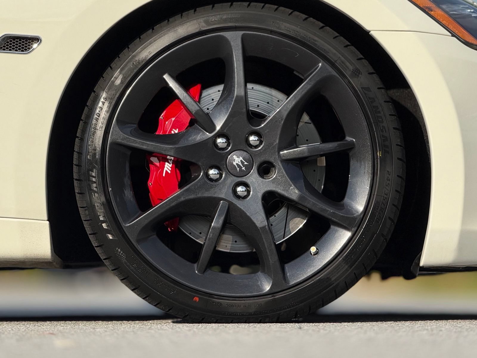 Used 2013 Maserati GranTurismo Sport RWD image 21
