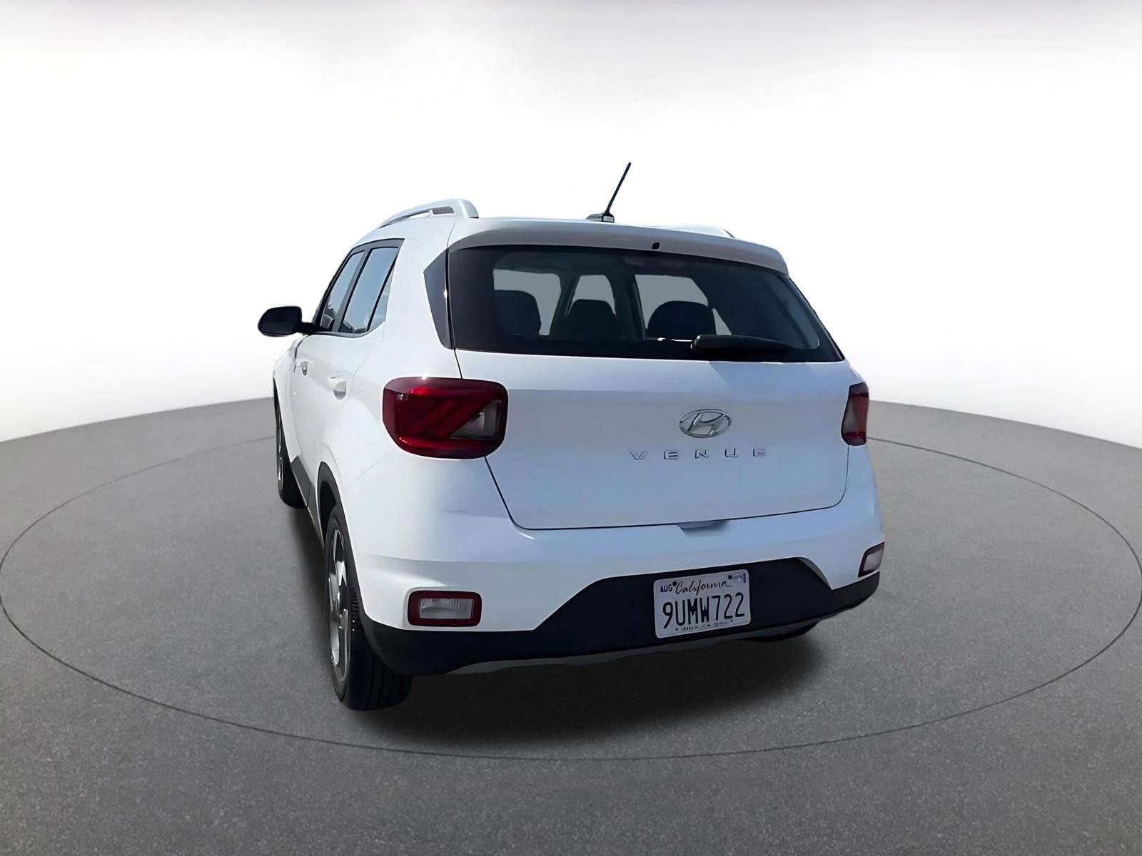 Used 2025 Hyundai Venue SEL FWD image 11